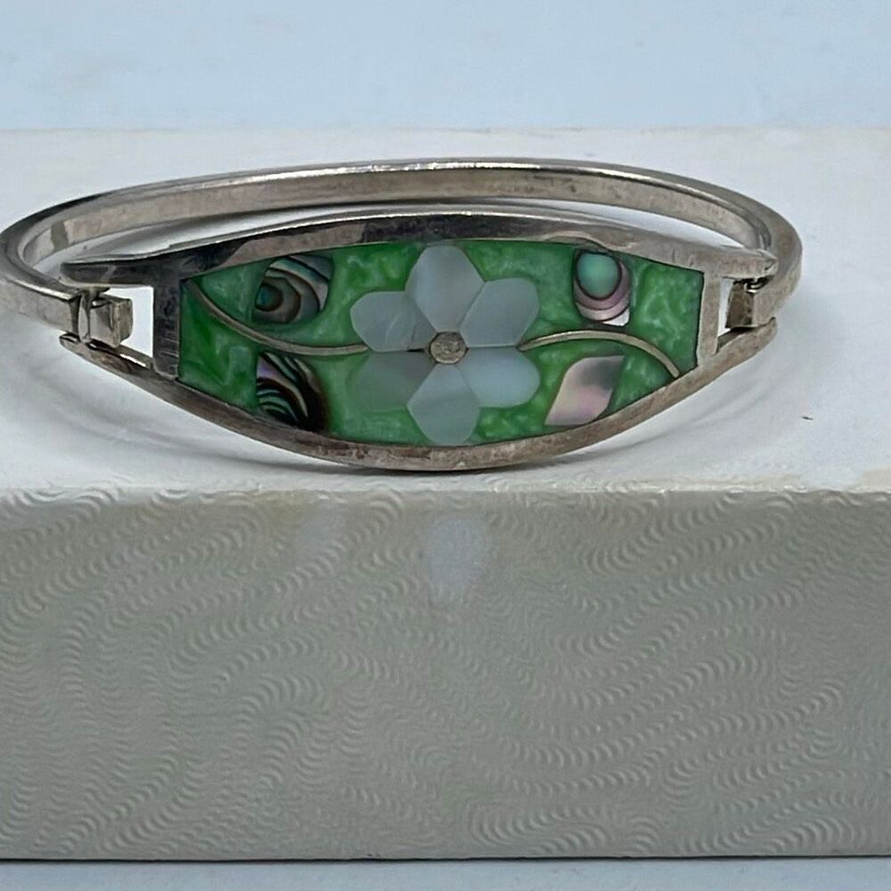 Vintage SMALL Mexico inlay bangle bracelet.